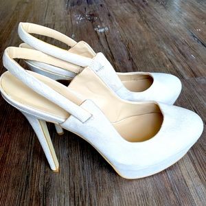 Shoedazzle “Gigli” natural nude color closed toe heels!